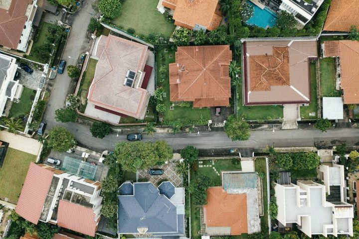 Cartier de locuințe văzut de sus — imobilele aduse cel mai des în garanție